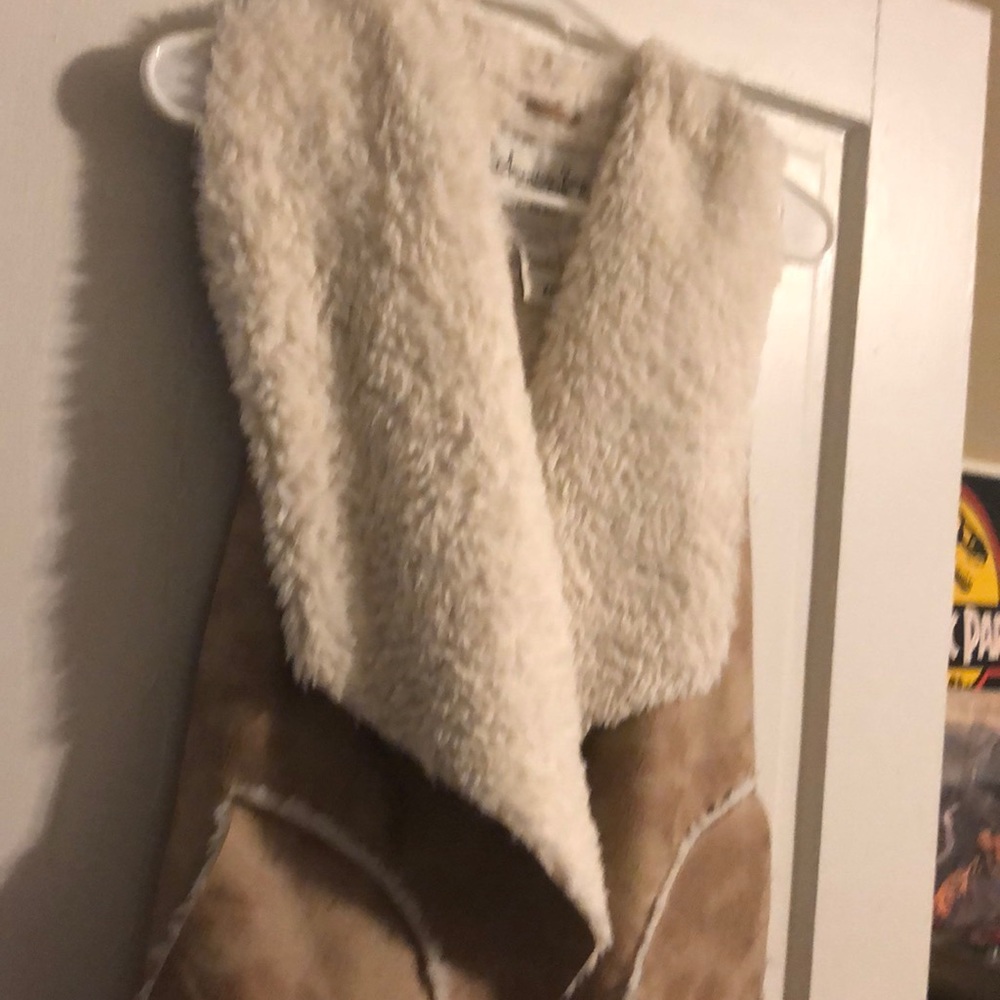 Shearling vest - Picture 2 of 7